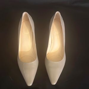 Calvin Klein patent leather greige pump